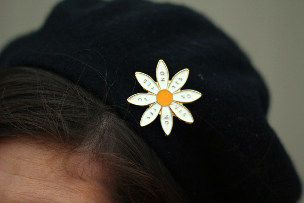 vintage black beret, daisy pin