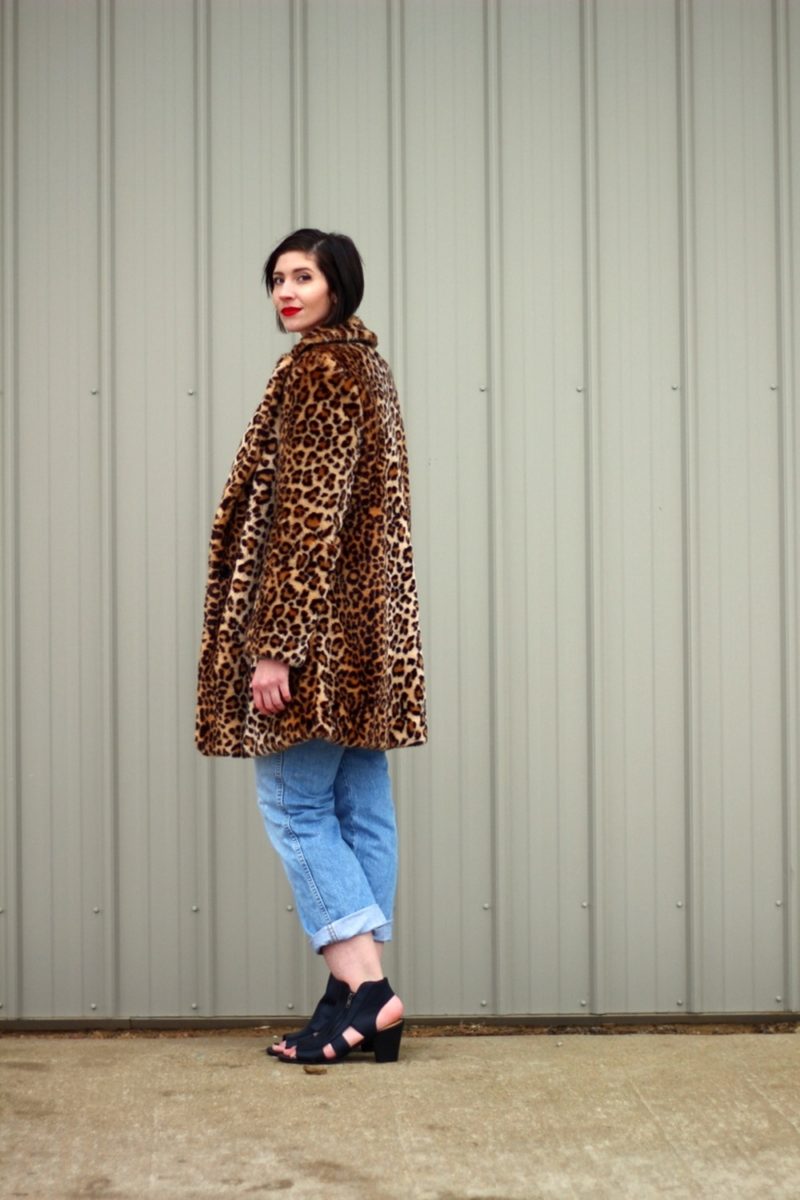 wearing a sweater winter cool girl the outfit repeater hannah rupp boyfriend jeans leopard print coat