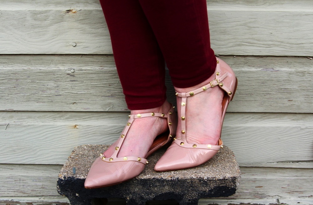 Gold sequin t-shirt, cream color cover-up, crown necklace, gold leaf headband, thrifted maroon jeggings, ThredUp nude flats