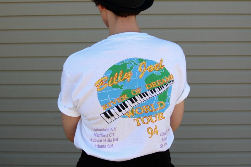 the outfit repeater hannah rupp billy joel concert green bay wisconsin lambeau field river of dreams t-shirt, shoes, asos pork pie hat, sunglasses, red lipstick colourpop bossy, converse sneakers tennis shoes