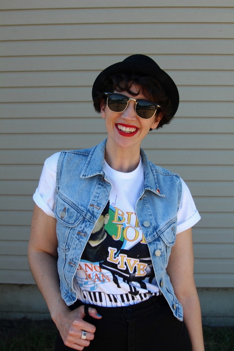 the outfit repeater hannah rupp billy joel concert green bay wisconsin lambeau field river of dreams t-shirt, shoes, asos pork pie hat, sunglasses, red lipstick colourpop bossy, converse sneakers tennis shoes