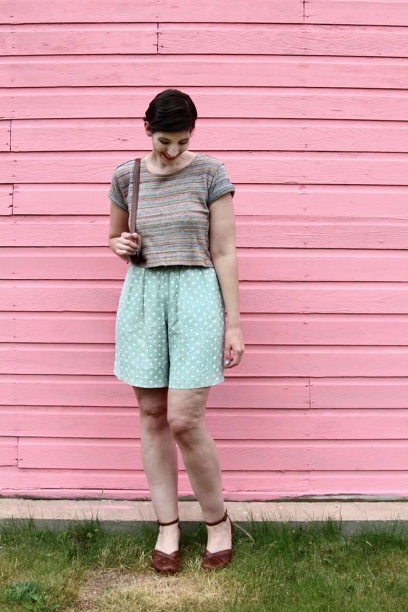 cute summer outfit pattern mixing polka shorts striped crop top pink colourpop blotted lipstick brown backpack high heels