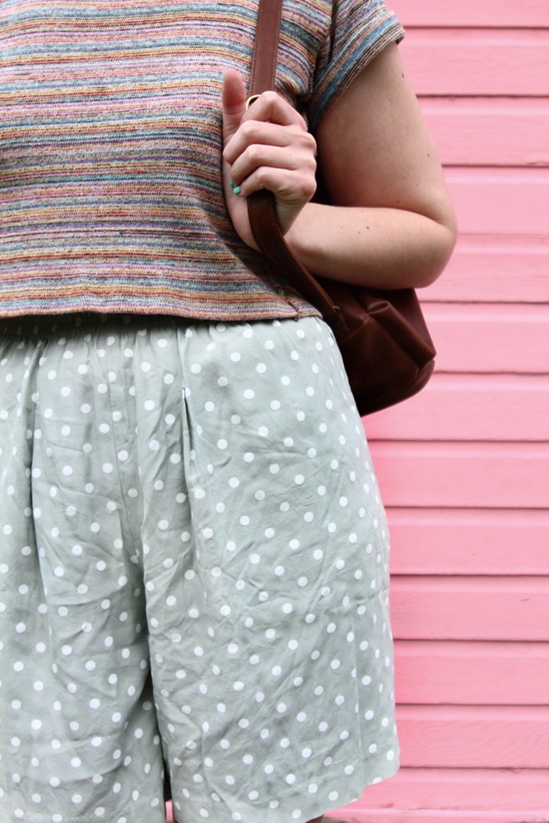 cute summer outfit pattern mixing polka shorts striped crop top pink colourpop blotted lipstick brown backpack high heels