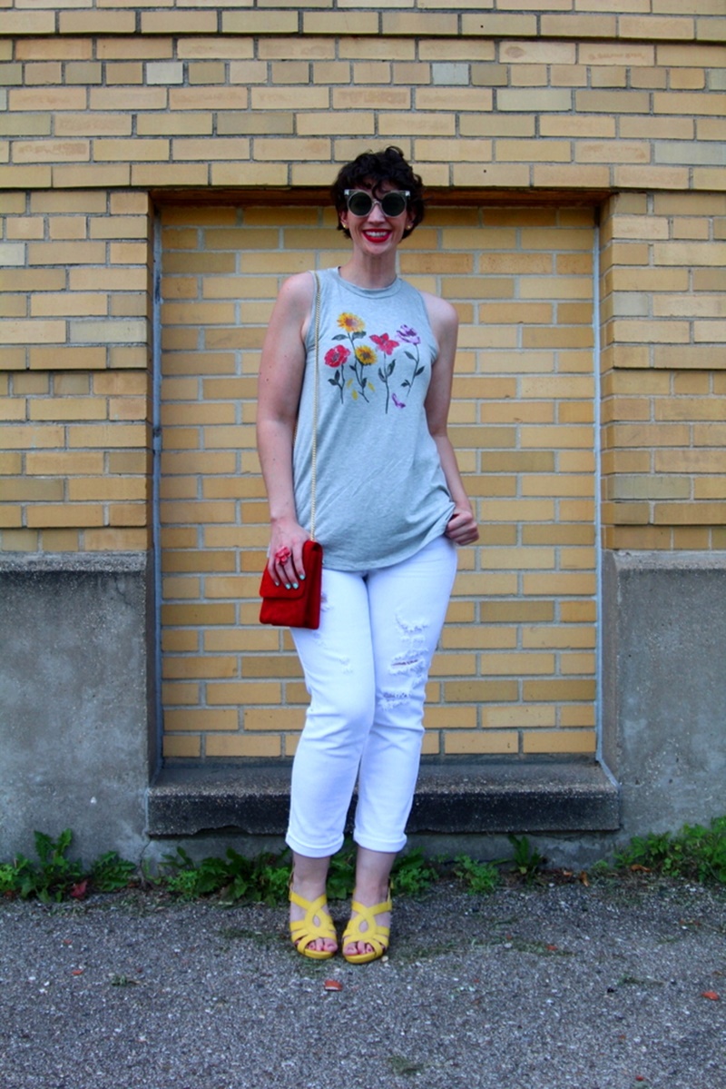 shopping with modcloth modsquad summer 2017 campaign fashion blogger Hannah Rupp the outfit repeater, white shredded skinny jeans, gray mockneck sleeveless top, yellow high heels, red purse, red colourpop lippie stix bossy, giant vintage sunglasses, roadtrip