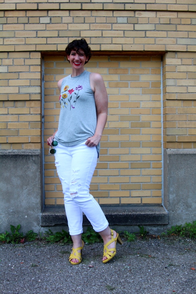 shopping with modcloth modsquad summer 2017 campaign fashion blogger Hannah Rupp the outfit repeater, white shredded skinny jeans, gray mockneck sleeveless top, yellow high heels, red purse, red colourpop lippie stix bossy, giant vintage sunglasses, roadtrip