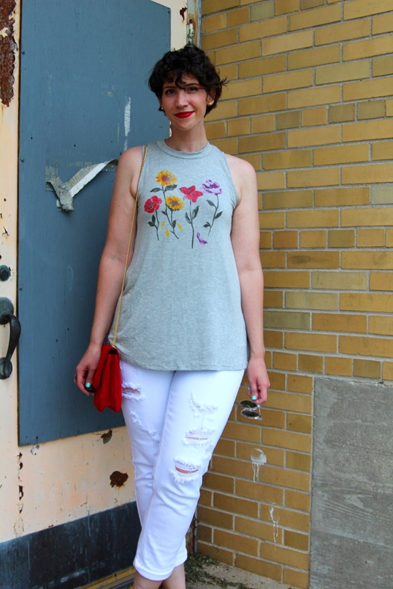 shopping with modcloth modsquad summer 2017 campaign fashion blogger Hannah Rupp the outfit repeater, white shredded skinny jeans, gray mockneck sleeveless top, yellow high heels, red purse, red colourpop lippie stix bossy, giant vintage sunglasses, roadtrip