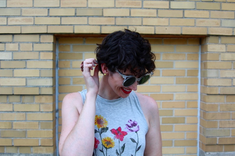 shopping with modcloth modsquad summer 2017 campaign fashion blogger Hannah Rupp the outfit repeater, white shredded skinny jeans, gray mockneck sleeveless top, yellow high heels, red purse, red colourpop lippie stix bossy, giant vintage sunglasses, roadtrip