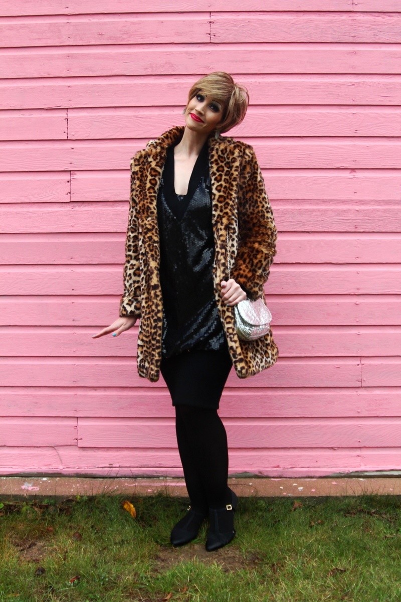 the outfit repeater hannah rupp Tammy Faye Bakker Halloween Costume thrifted vintage sequin dress drag makeup outfit 1980s messner rupaul