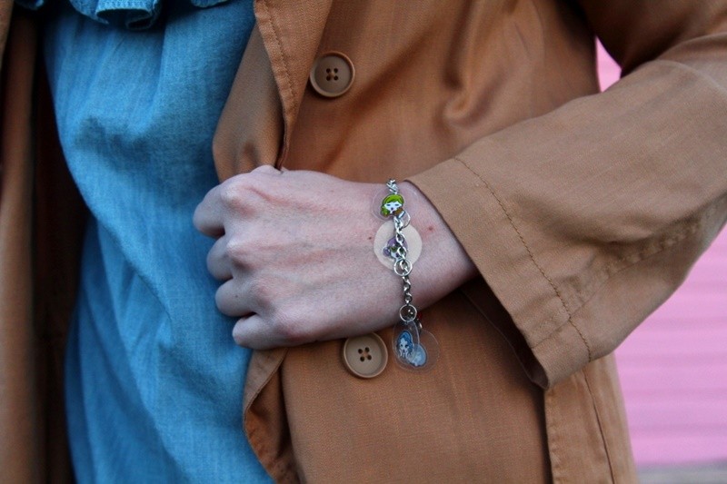 the outfit repeater hannah rupp double denim chambray blouse dark wash skinny jeans pink flats fuchsia lipstick who what wear trench coat target thrifted women's affordable style budget friendly 