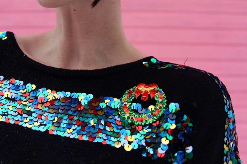 A Very Merry Christmas Outfit | theoutfitrepeater.com the outfit repeater hannah rupp christmas winter snow red tights sequins santa vintage