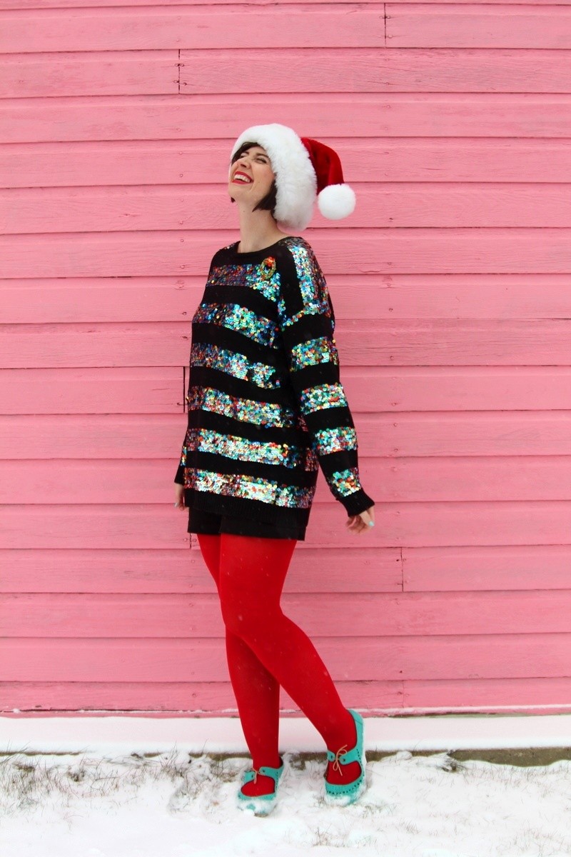 A Very Merry Christmas Outfit | theoutfitrepeater.com the outfit repeater hannah rupp christmas winter snow red tights sequins santa vintage