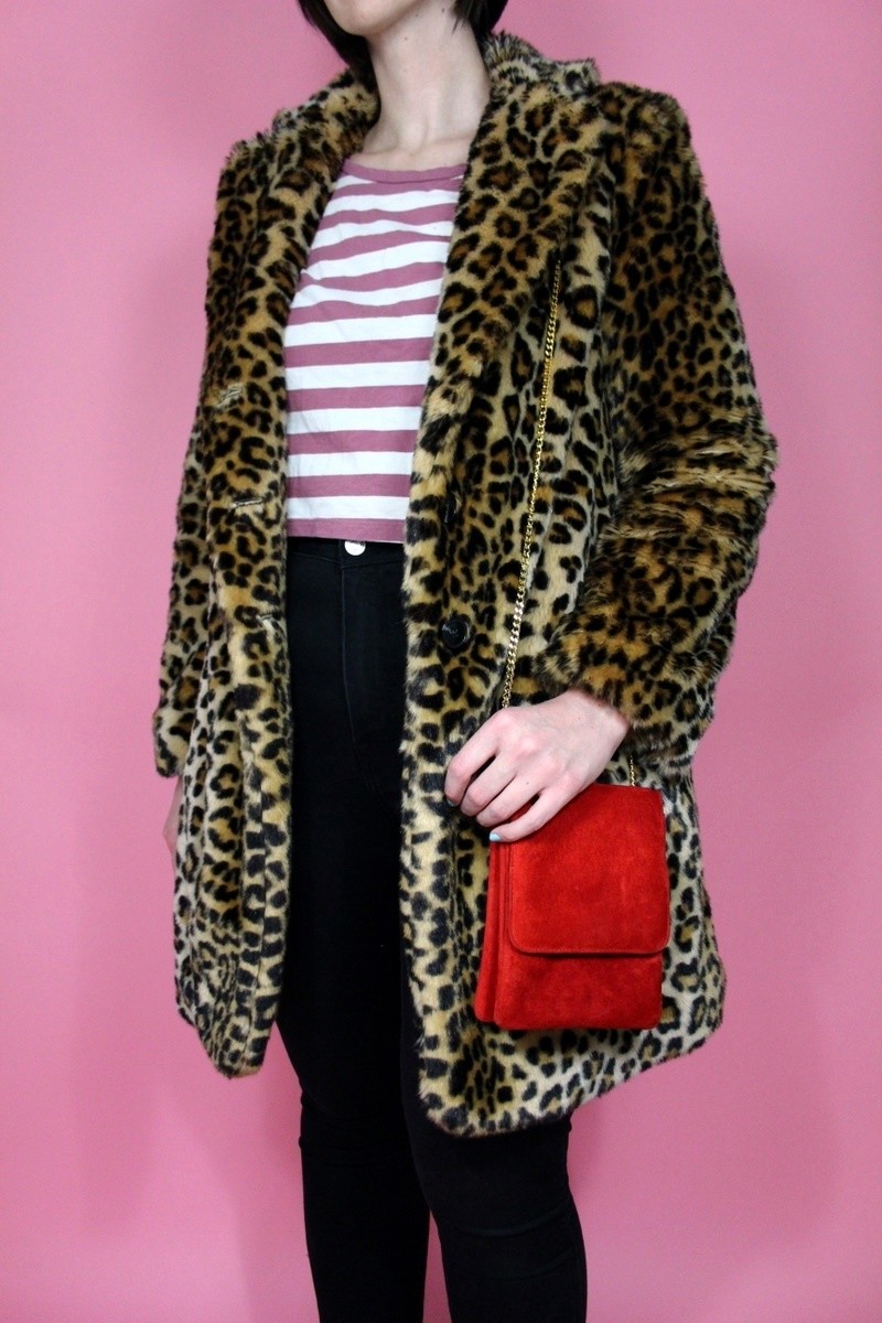 hannah rupp the outfit repeater Striped crop top, H&M high waisted jeans, vintage beret, Forever 21 leopard print coat, tan booties