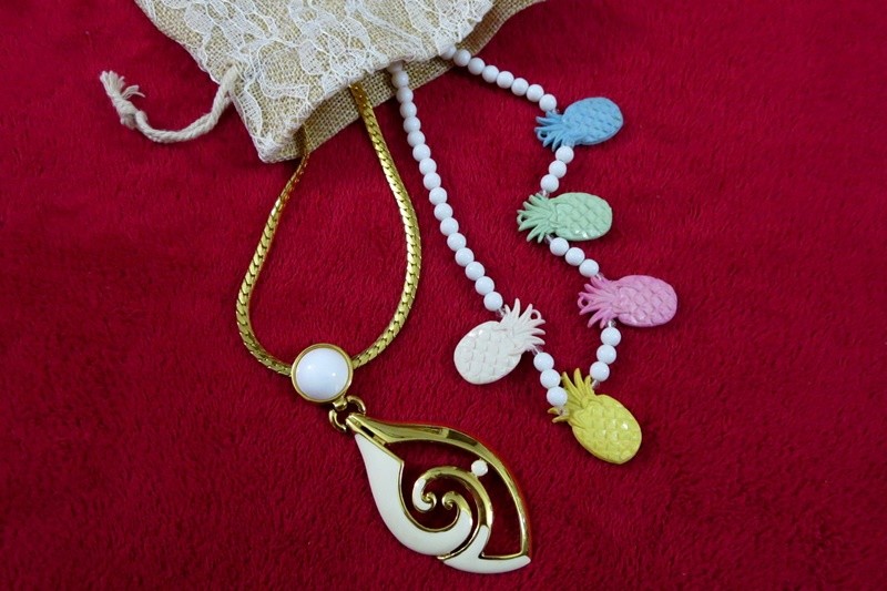 hannah rupp the outfit repeater vintage subscription box service monthly redbird 1980s