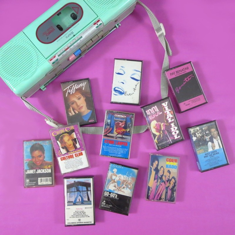 5 Tips for Celebrating National Garage Sale Day on August 12th | theoutfitrepeater.com shopping garage sale tips yard thrift secondhand resale hannah rupp the outfit repeater august 12th