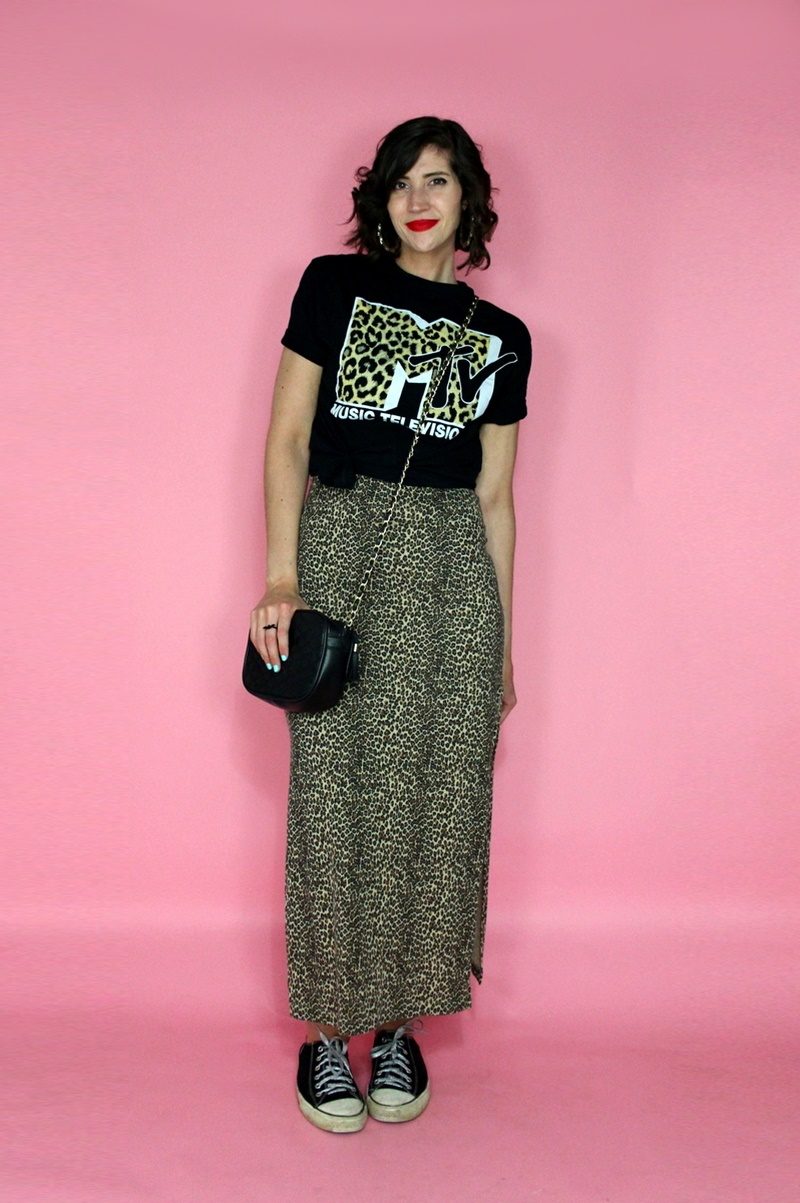 This Is How An Adult Dresses Up A Graphic T-Shirt | theoutfitrepeater.com dressing up a graphic t-shirt mtv music fashion hannah rupp the outfit repeater