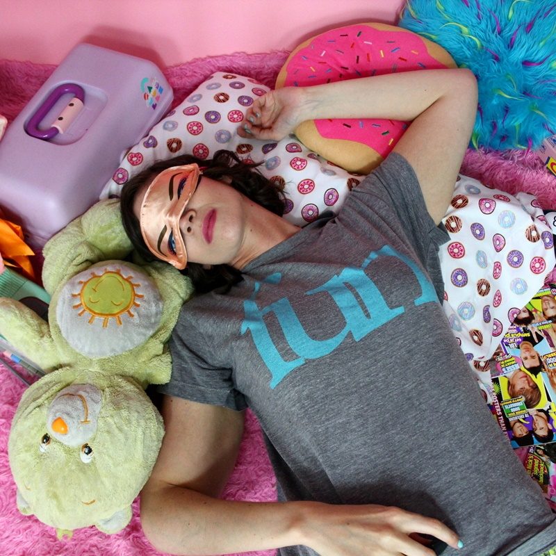 Your Guide To The Ultimate Throwback Inspired Slumber Party | theoutfitrepeater.com vintage retro throwback sleepover slumber party adult grownup ideas hannah rupp the outfit repeater