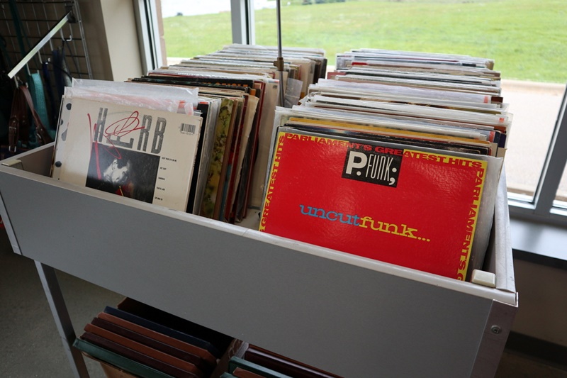 the-outfit-repeater-hannah-rupp-fashion-blog-best-wisconsin-thrift-stores-thrifting-secondhand-03