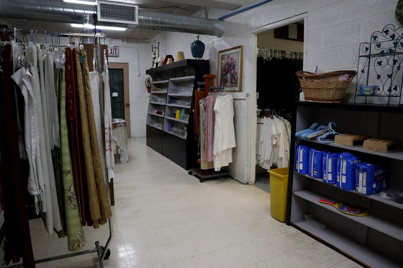 the-outfit-repeater-hannah-rupp-fashion-blog-thrift-store-reviews-wisconsin-stvincents-church-volunteer-inexpensive-cheap-shopping-secondhand-thrifting-13