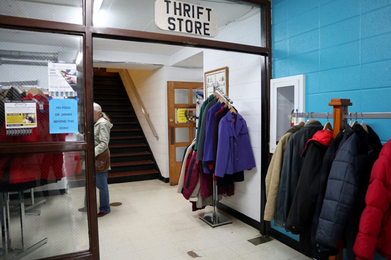 the-outfit-repeater-hannah-rupp-fashion-blog-thrift-store-reviews-wisconsin-stvincents-church-volunteer-inexpensive-cheap-shopping-secondhand-thrifting-14