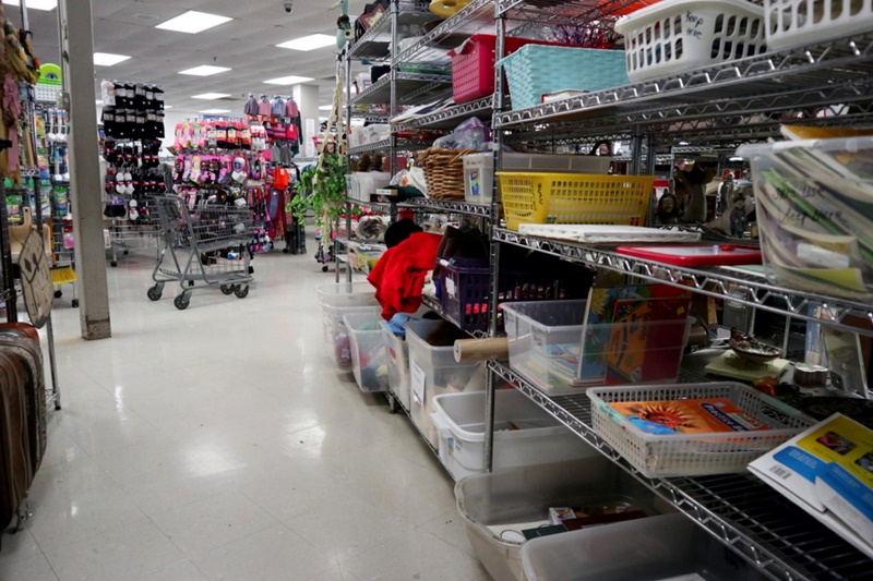 the-outfit-repeater-hannah-rupp-fashion-blog-thrift-store-reviews-northern-illinois-goodwill-inexpensive-cheap-shopping-secondhand-thrifting-03