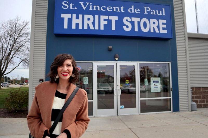 the-outfit-repeater-hannah-rupp-fashion-blog-thrift-store-reviews-wisconsin-stvincents-church-volunteer-inexpensive-cheap-shopping-secondhand-thrifting-04