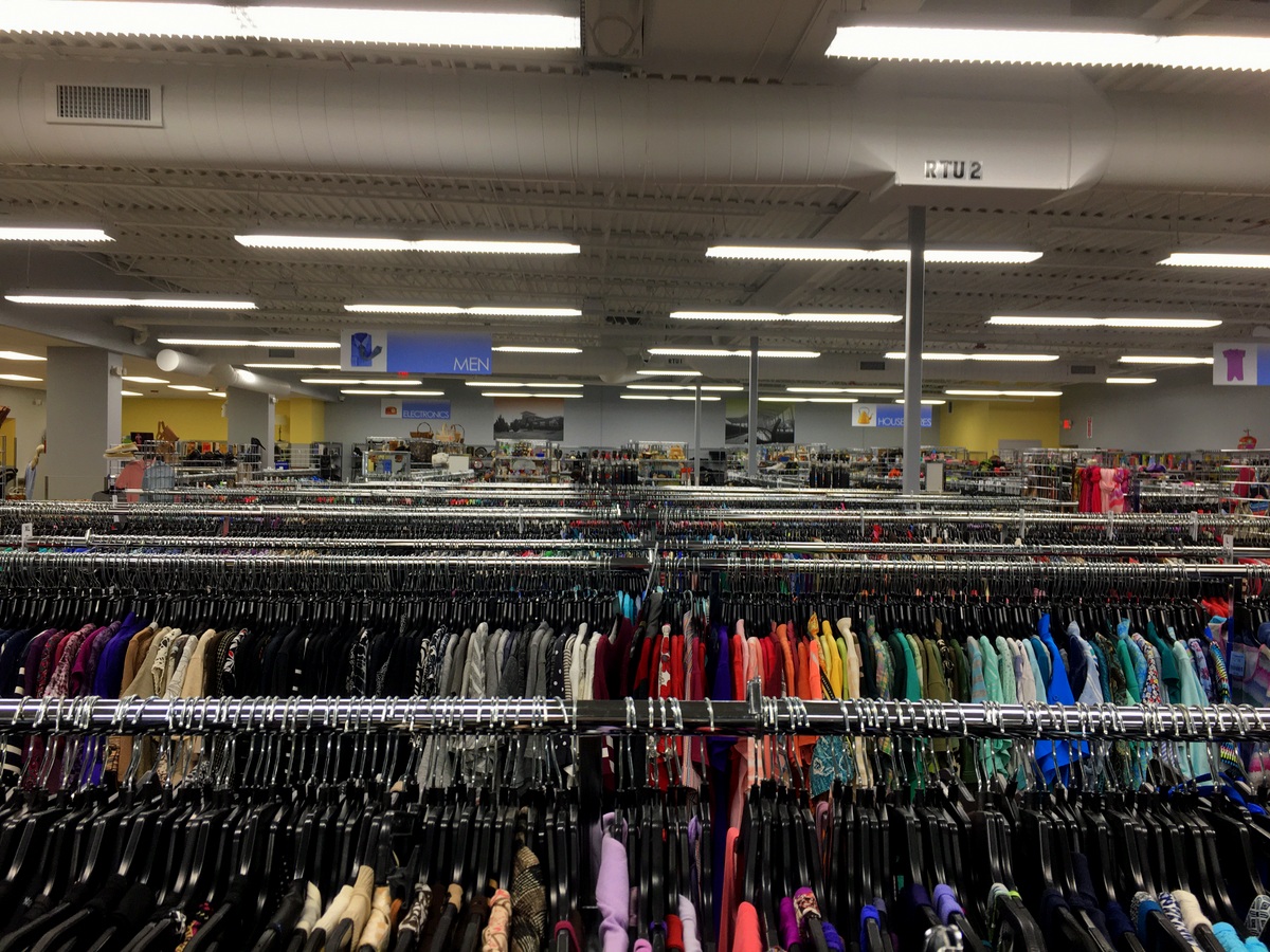 wisconsin-thrift-store-goodwill-verona-hannahrupp-outfitrepeater-02