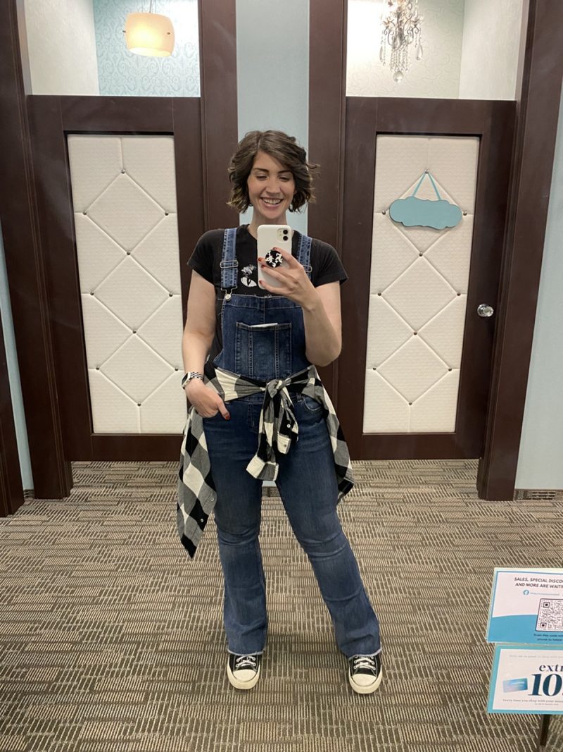 9 Fun Ways To Wear Flare Denim Overalls | theoutfitrepeater.com
