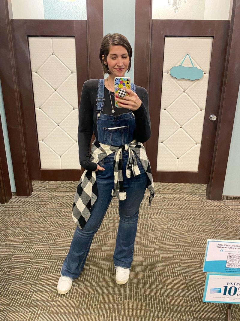 9 Fun Ways To Wear Flare Denim Overalls | theoutfitrepeater.com