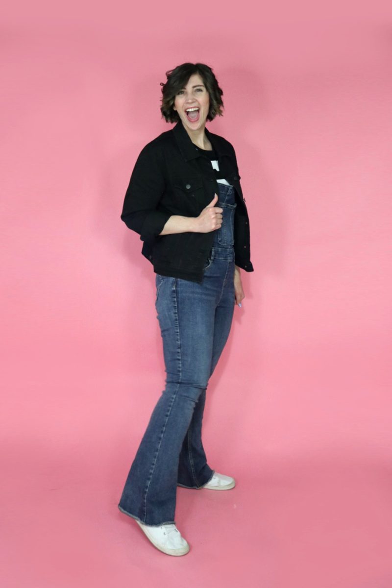 9 Fun Ways To Wear Flare Denim Overalls | theoutfitrepeater.com