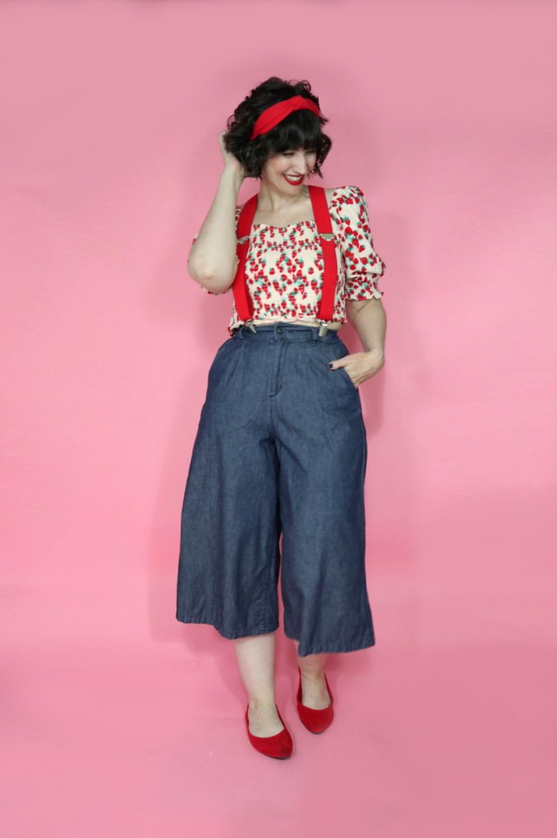 3 Stylish Ways To Wear Red Suspenders | theoutfitrepeater.com