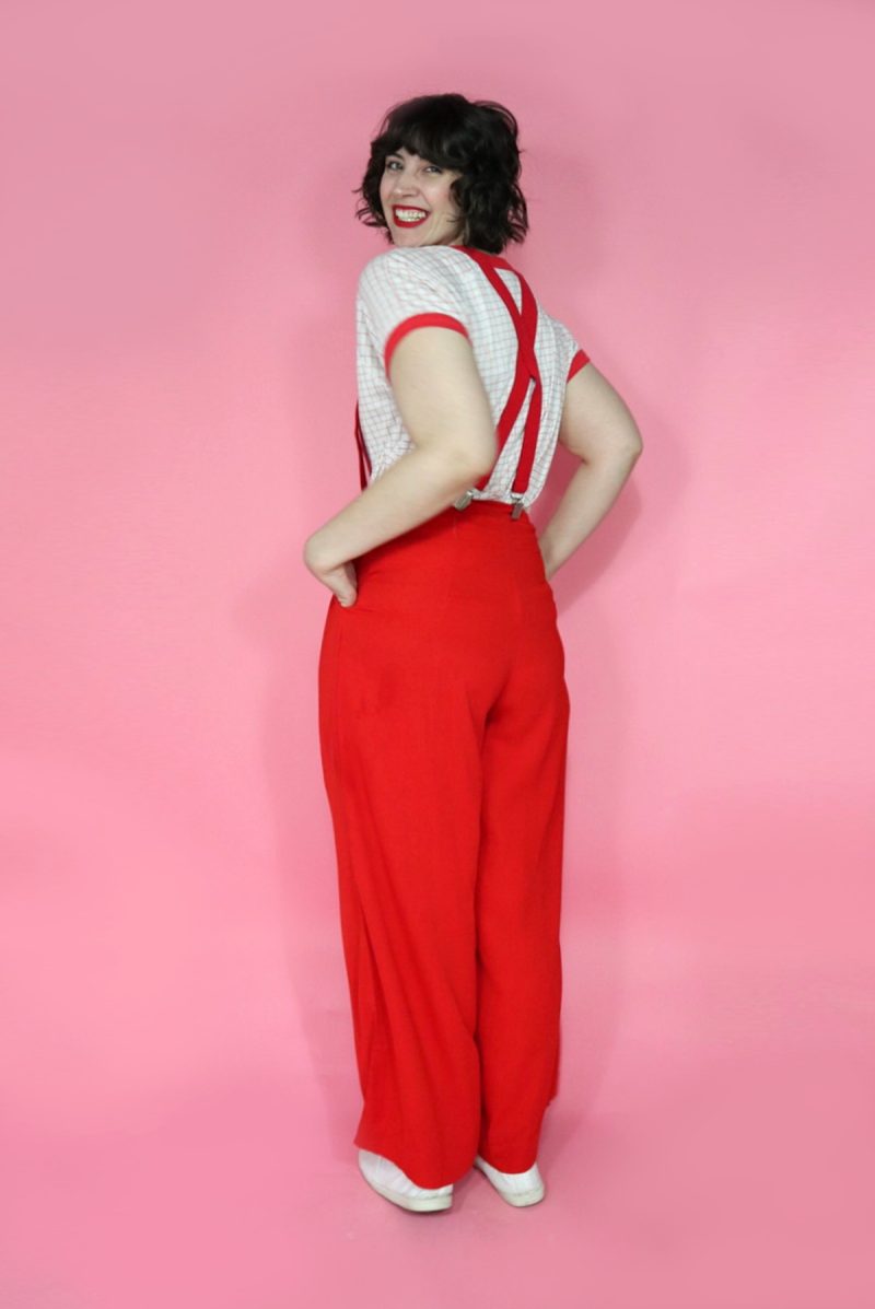 3 Stylish Ways To Wear Red Suspenders | theoutfitrepeater.com